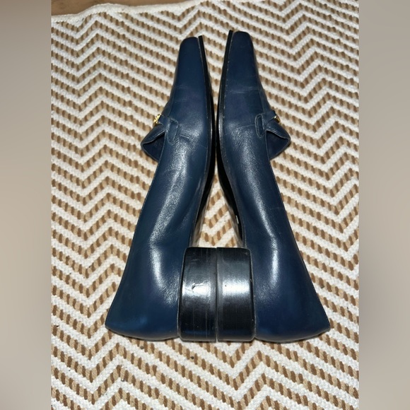 Etienne Aigner navy blue leather loafers with gold hardware size 6.5 - Picture 3 of 7
